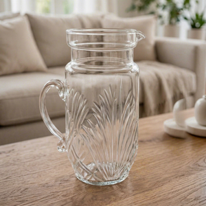 Carafe à eau en verre gaufré avec couvercle à vis et poignée, capacité de 1,8 L, design moderne, réutilisable et compatible lave-vaisselle pour usage domestique - Product Image 1