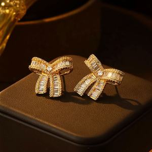 Pendientes de Botón con Microincrustaciones de Circonia para Mujer, Estilo Clásico de Lujo Ligero de Alta Gama, Versátiles, Inspirados en Celebridades - Product Image 3