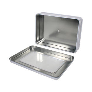 Boîte rectangulaire en fer blanc à finition mate avec fenêtre transparente et couvercle à vis pour l'affichage artisanal de bonbons, noix et petits objets - Product Image 4