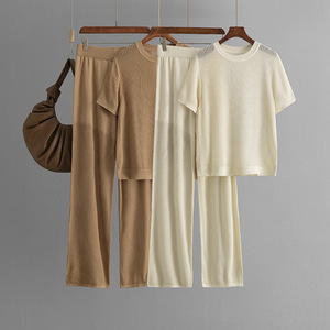 Ensemble 2 pièces décontracté pour femme : T-shirt à col rond uni à manches courtes et pantalon large en maille ajourée, coupe ample et tendance - Product Image 1