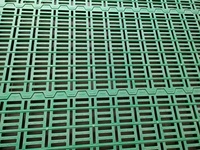 Revêtement de sol à lattes en plastique PP renforcé de haute qualité 60x60cm pour chèvre mouton porc élevage ferme hangar équipement d'élevage durable