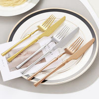 Ensemble de couverts en acier inoxydable de qualité supérieure, comprenant un couteau et une fourchette-cuillère, adapté à la cuisine et aux restaurants
