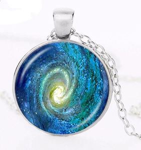 Collar Luminoso de Vidrio con Diseño de Galaxia Espacial, Modelo 2019, Venta al por Mayor, Económico, con Luna y Estrellas que Brillan en la Oscuridad - Product Image 4
