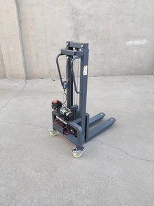 Maksimum Kaldırma Yüksekliği 1,6 Metredir ve Yük Taşıma Kapasitesi 300 Kilogramdır. Bu Taşınabilir Bir Kaldırma Platformu. - Product Image 1