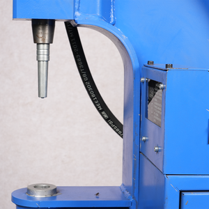 Machine de réparation de plaquettes de frein mécaniques de haute qualité pour rivets de sabots de frein de camion, diamètre 320-560 mm, alimentée par moteur - Product Image 4