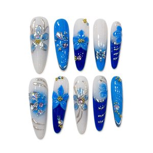 <span class=keywords><strong>Ongles</strong></span> ovales faits main avec pointes bleues, base blanche, fleurs <span class=keywords><strong>en</strong></span> relief et strass, 10 pièces - Product Image 2