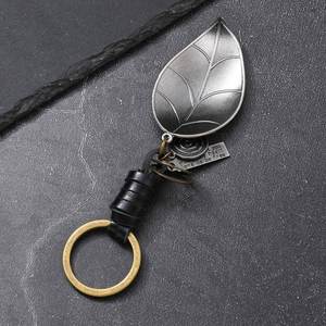 Pendentif en alliage personnalisé tissé à la main, porte-clés en métal à motif rétro grande feuille, cadeau polyvalent, Chine - Product Image 4