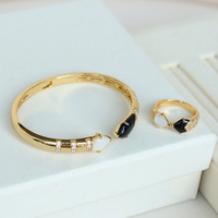 Bague personnalisée en argent sterling 925 plaqué or 18 carats avec onyx noir et coquillage blanc pour femme, idéale pour cadeau, fête, mariage, vente en gros, directement de l'usine