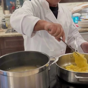 Fourchettes à pâtes en métal pour servir les pâtes italiennes avec sauce et fromage - Product Image 2