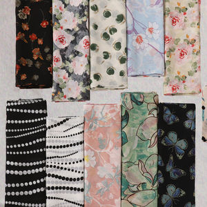 ผ้าคลุมไหล่ชีฟองโพลีเอสเตอร์เนื้อนุ่มคุณภาพสูง จับจีบอย่างดี พรีเมียม หนา ยับ  สำหรับชาวมุสลิม ฮิญาบ ผ้าพันคอ ลายดอกไม้ ปี 2024 - Product Image 3