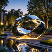 Grande sculpture d'extérieur moderne en acier inoxydable poli, anneau de Möbius, art métallique abstrait pour la décoration paysagère des places publiques