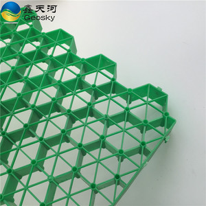 แผ่นปูหญ้า HDPE สีเขียวขนาด 38 มม. เป็นมิตรกับสิ่งแวดล้อม สำหรับทางเดินรถยนต์และลานจอดรถแบบซึมน้ำได้ - Product Image 3