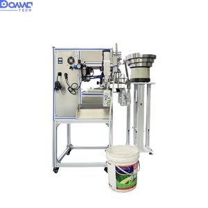 Máquina automática de llenado y envasado de líquidos con dispensador, para bolsas con boquilla, bolsas verticales con succión, leche, zumo, bebidas, con clasificación de tapas y tapado de rosca - Product Image 3