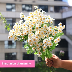 Offre Spéciale prix Faux rouge blanc soie artificielle fleur de marguerite pour la décoration de mariage à la maison fleur de camomille - Product Image 5