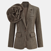 Blazer en laine mélangée à chevrons pour femmes avec une grande décoration florale, fermeture à un seul bouton, veste de costume pour les occasions professionnelles et décontractées