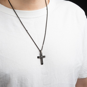 Pendentif croix évidée en acier au titane de personnalité simple pour hommes Bestseller de la mode européenne et américaine transfrontalière - Product Image 2