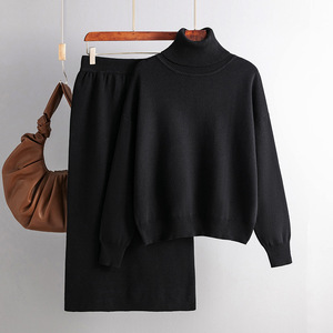 Elegantes zweiteiliges Damen-Winter-Set aus gestricktem Woll pullover und Hose Einfarbiges, lässiges, lockeres Strick-Outfit - Product Image 1