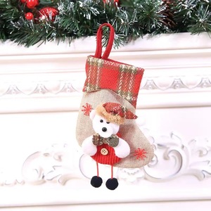 Mini Noël Buffalo Plaid Bas Manchette En Peluche Décoration Suspendue Personnalisé Mode Non Tissé Chaussettes <span class=keywords><strong>De</strong></span> Noël pour Les Faveurs <span class=keywords><strong>De</strong></span> Fête <span class=keywords><strong>De</strong></span> Vacances - Product Image 6