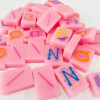 Mahjong américain rose personnalisable à thème dessin animé, 160 tuiles, design sur mesure, assemblage multicolore, divertissement pour les acheteurs en gros
