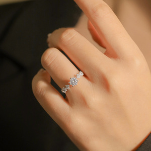 Anello Romantico a Forma di Stella per Donne, Elegante Accessorio per Feste, Matrimoni e San Valentino - Product Image 4