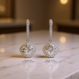 Orecchini in Oro Bianco con Diamanti Certificati GIA, Taglio Cushion, Colore D, Diamanti Naturali, Stile Classico da Sposa per Donne - Product Image 2