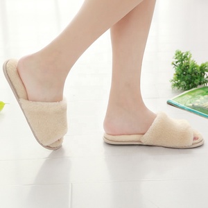 Pantoufles fausse <span class=keywords><strong>fourrure</strong></span> à bout ouvert <span class=keywords><strong>blanc</strong></span>, vente en gros, pelucheuses, pour la maison, pour femmes, 2020 - Product Image 3