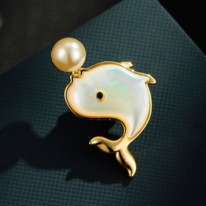 Whale Shape Brooch Imitation Pearl <b>Magnetic</b> <b>Clasp</b> Animal Design Unisex Gift Fashion Pin - Product Image 1