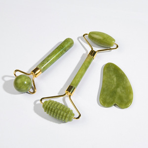 Kit de 3 outils de massage de haute qualité : Rouleau de jade, bâton de massage facial à picots, et masseur de modelage et de raffermissement de la peau - Product Image 2