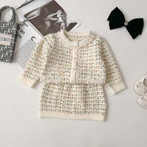 2025 nouveau Style filles vêtements ensembles petit costume <span class=keywords><strong>jupe</strong></span> <span class=keywords><strong>tricot</strong></span>é pull à la mode commerce extérieur vêtements pour enfants - Product Image 3