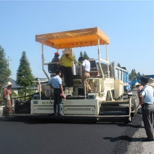 آلة رصف الأسفلت KUDAT بوزن 300 طن مع نظام هيدروليكي كامل ومحرك - Product Image 4