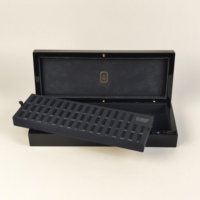 Boîte à bijoux en bois finition piano noir, doublure en velours, insert en mousse, logo personnalisé, quincaillerie métallique pour le rangement de diamants et l'affichage en magasin