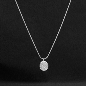 Nouveau produit, collier à pendentif irrégulier au design simple vintage, acier titane plaqué argent, colliers pour femmes, bijoux en gros - Product Image 2