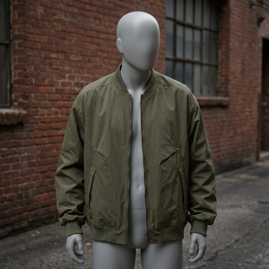 Blouson bomber vert olive pour homme, fermeture éclair, couleur unie, polyester, coupe classique, vêtement d'extérieur décontracté, idéal pour le printemps, avec logo sur le devant et capuche. - Product Image 2