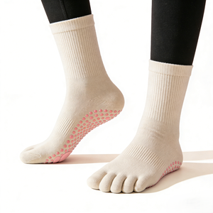 Chaussettes de Pilates à cinq doigts avec grip, échantillon <span class=keywords><strong>gratuit</strong></span> pour l'entraînement sur machine Reformer, 100% coton, anti-ampoules, lettres personnalisables - Product Image 3