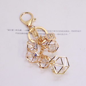 Porte-clés élégant et tendance en cristal et strass, flacon de parfum, pendentif pour sac, breloque pour téléphone, porte-clés de voiture avec matériau métallique - Product Image 4