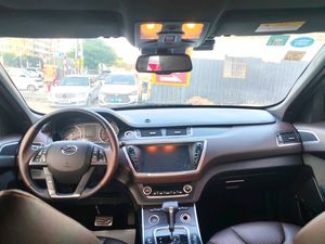 Landwind X7 2016 2.0T 8AT 5 Plazas – SUV Chino Usado Asequible, Características Premium para Compradores Globales - Product Image 5