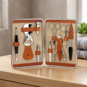 Kit de manucure 7 en 1 en acier inoxydable avec étui, ensemble de manucure portable de style classique pour adultes - Product Image 2