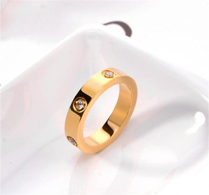 Anelli personalizzati senza allergie ad alta lucidatura in acciaio al titanio placcato oro 14k con diamanti da donna - Product Image 6