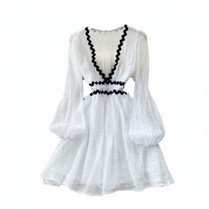 Vestido Boho de Gasa Blanca con Cuello en V Profundo, Manga Abullonada, Corte Holgado, Detalles en Contraste, Ropa Casual de Verano - Product Image 3