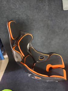 Housse de siège auto pour sièges sport légers en carbone avec coussins en daim et broderie 675LT sur l'appuie-tête - Product Image 3
