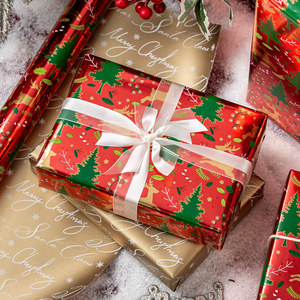 Rollo de Papel de Regalo Navideño Rojo Reversible - 17 Pulgadas X 33 Pies - Alce y Árbol con Lámina Dorada Metálica, Bayas de Acebo - Product Image 2