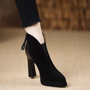 Bottines à talon carré ultra-haut de 6-8 cm en faux daim style euro-américain pour femme 2026, à bout pointu, à enfiler, plateforme respirante - Product Image 1