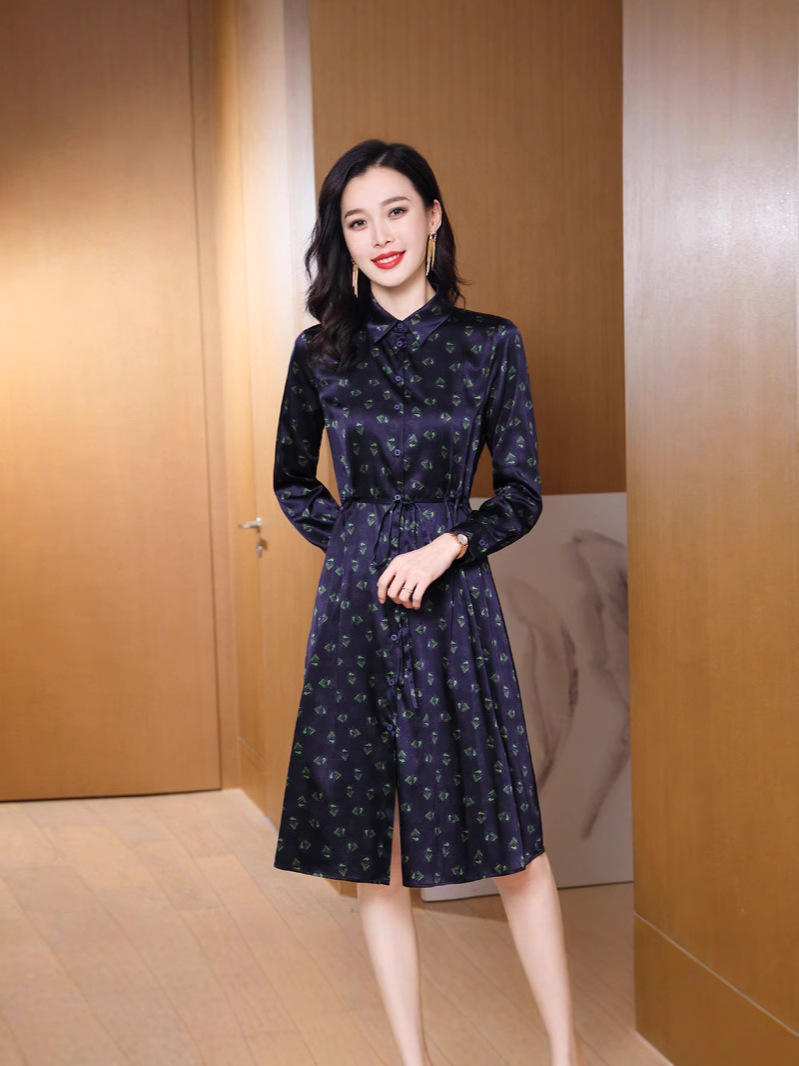 สีกรมท่า