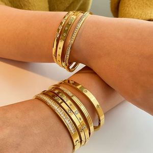 Bracelet Jonc en <span class=keywords><strong>Acier</strong></span> <span class=keywords><strong>Inoxydable</strong></span> Plaqué Or 18 Carats avec Zircone Cubique, Bijou de Mode Luxe de <span class=keywords><strong>Marque</strong></span> Célèbre pour Femme, Vente en Gros - Product Image 1