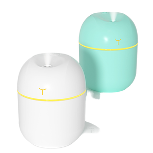 Humidificador de Escritorio USB Portátil de 220 ml, Luces de Colores, Ultrasónico, Bajo Ruido, Plástico, Aromaterapia para el Hogar, para Uso en el Automóvil y en el Hogar - Product Image 1