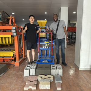 Máquina Móvil para Fabricar Ladrillos de Cemento KM2-45, Produce Ladrillos Huecos Cuadrados de 400-150-200 mm, Máquina para Colocar Ladrillos de Hormigón - Product Image 3