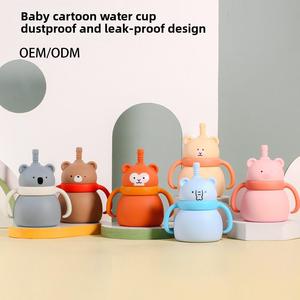 Vaso de Agua de Silicona para Bebés con Logotipo Personalizado, Libre de BPA, con Dibujos Animados, Asas Dobles, Gran Capacidad, para Beber, Alimentar y Aprender - Product Image 1