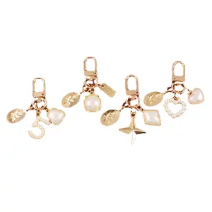 Nouveau pendentif porte-clés en alliage mignon perle amour métal feuille héraldique couple sac accessoires