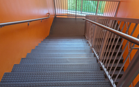 Marchepieds en caoutchouc antidérapants durables sur mesure, prix d'usine, conçus pour une utilisation en extérieur dans les hôpitaux, les maisons de retraite et les parcs