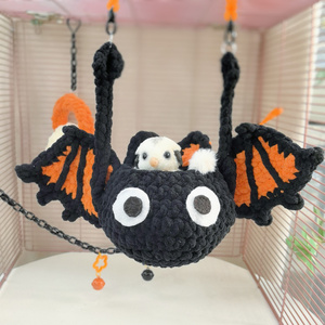 Juego <span class=keywords><strong>de</strong></span> juguetes para jaula <span class=keywords><strong>de</strong></span> animales pequeños <span class=keywords><strong>de</strong></span> Halloween, 8 piezas, hecho a <span class=keywords><strong>mano</strong></span>, <span class=keywords><strong>de</strong></span> ganchillo, con hilo <span class=keywords><strong>de</strong></span> felpa corto, refugio para murciélagos <span class=keywords><strong>de</strong></span> 22 cm, nido <span class=keywords><strong>de</strong></span> calabaza y cuerda para trepar - Product Image 4